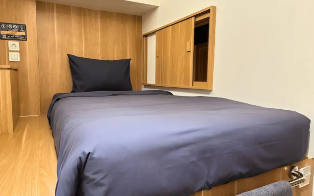 Althia Capsule Quarters