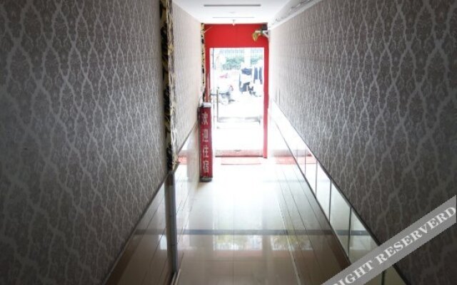 Pod Inn Hotel (Shanghai Hongqiao Airport Songhong Road Subway Station)