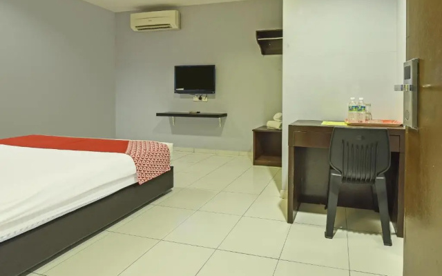 Hotel O M Three Hotel