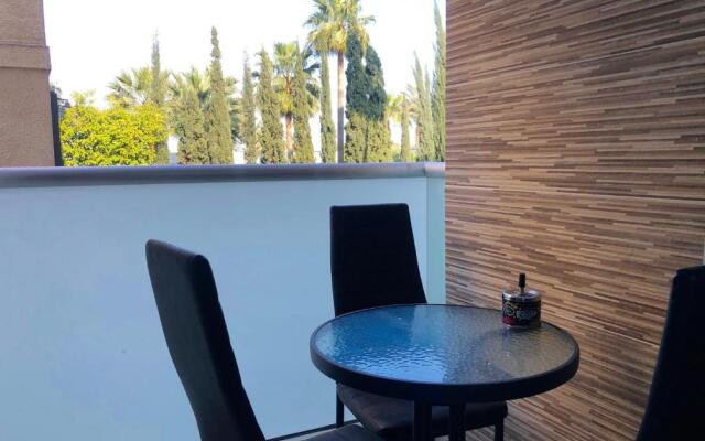 Seafront - 2 bedroom Modern