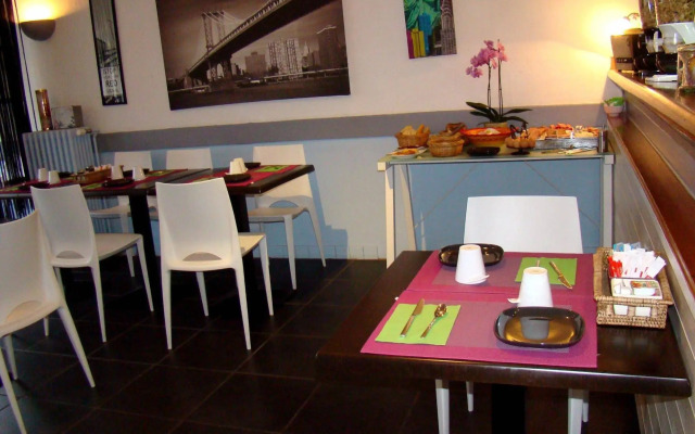 Logis Hôtel Restaurant Le Castel Fleuri