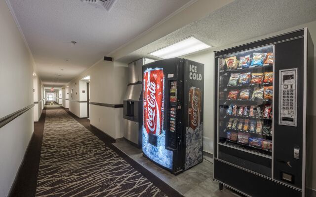 Red Roof Inn PLUS+ & Suites Opelika