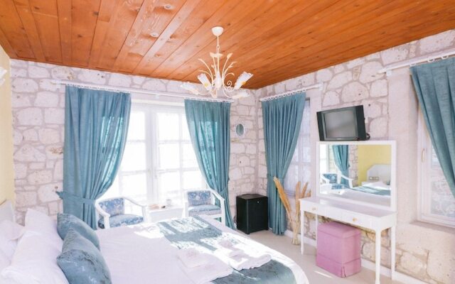 Begonvil Butik Otel by Aliki Alacati