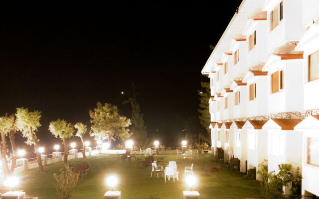 Royal Jardin Whistling Pines Resort