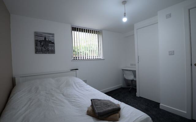 Elegant Holiday Home in Coventry near Lake View Park