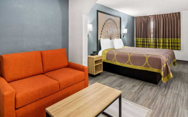 Super 8 by Wyndham Grand Prairie Southwest