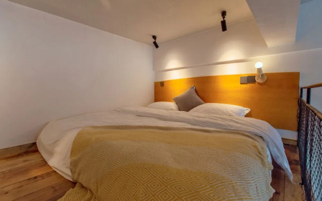 Hometown Voice · Stay at Vista Designer's Garden