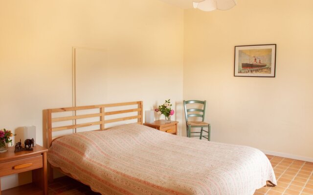 Quaint Holiday Home in Rustrel With Swimming Pool