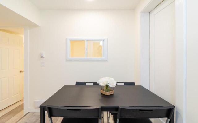 Beautiful 2BR Suite in central West Vancouver