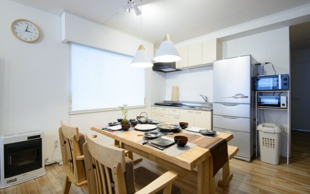 Hiragishi House