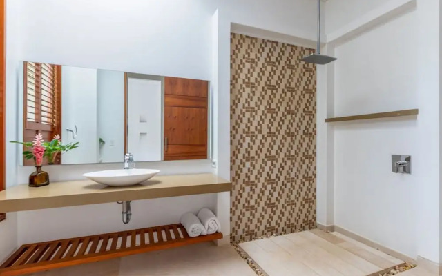 w Glowing 4BR Villa w Pool at Mesa de Yeguas