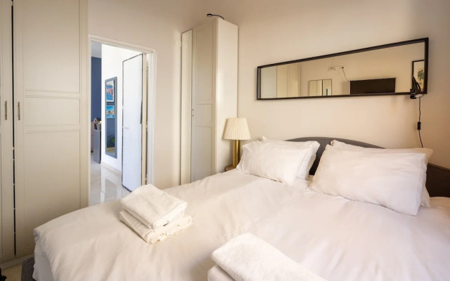 Bauhaus Artistic Haven by Sea N' Rent
