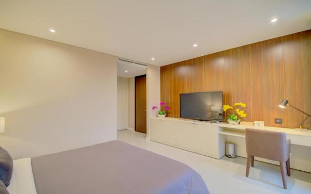 Five Stars 5 Bedrooms And 1 Movie Room Beachfront