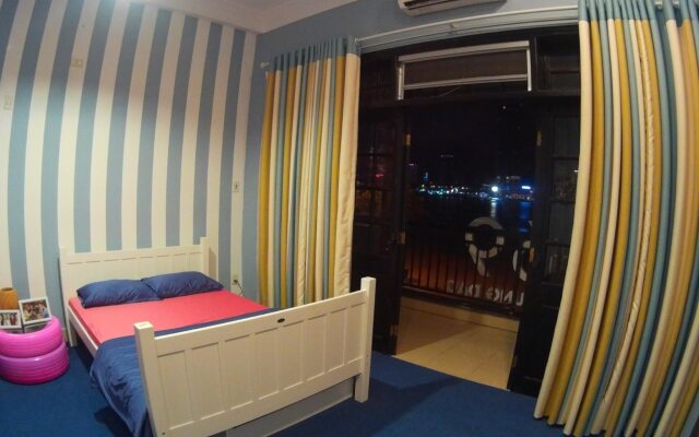 Barneys Danang Backpackers House