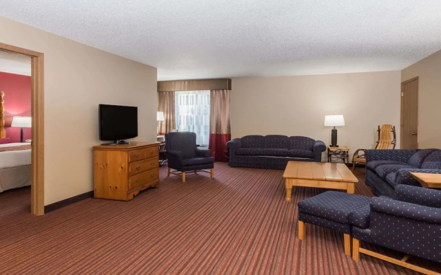 Baymont Inn & Suites Mequon Milwaukee Area