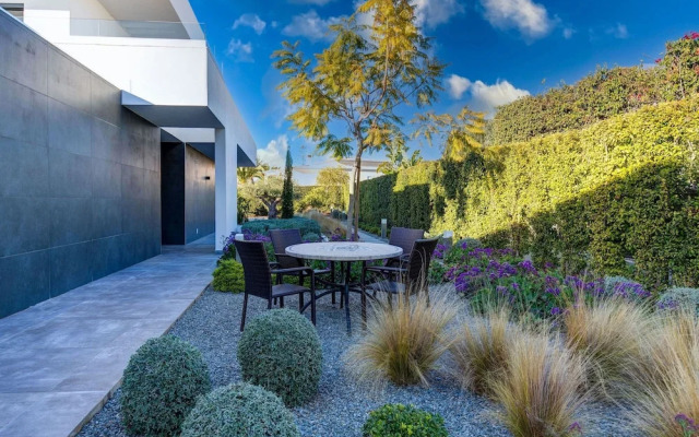 Casa Blanca Magnificent 4 Bedroom Villa With MOD