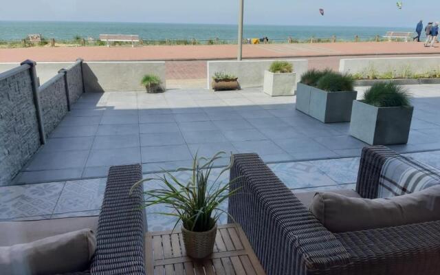 Benny's Beach House 1