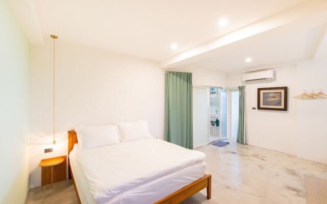 OwlStay Jiufen Green Ray