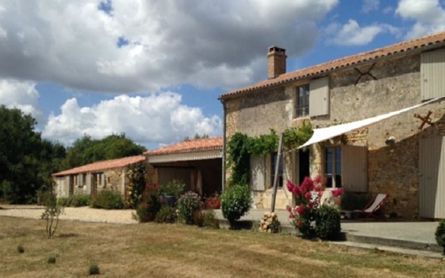 House With 5 Bedrooms in Saint-cyr-en-talmondais, With Private Pool an