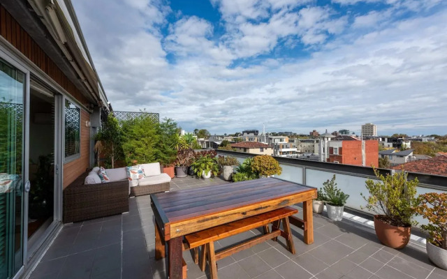 Beautiful 1-bed in St Kilda w/ Parking & Terrace