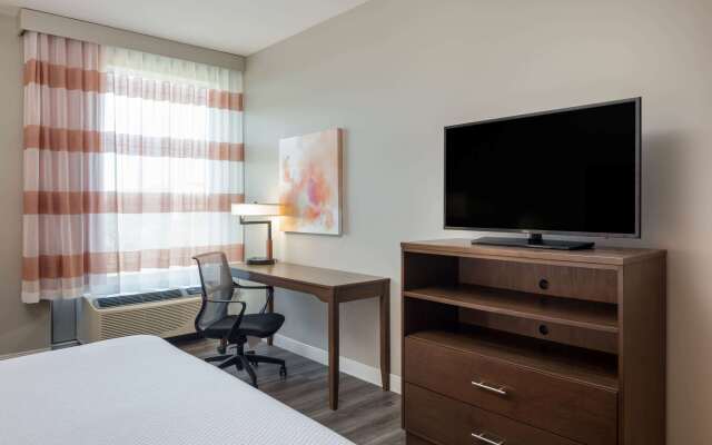 La Quinta Inn & Suites by Wyndham Greensboro Arpt High Point