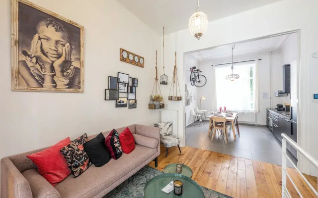 Stylish 3 Bd 3 Bath Duplex In Brussels