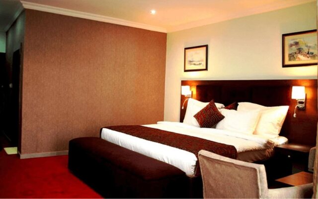Best Western Plus Elomaz Hotel