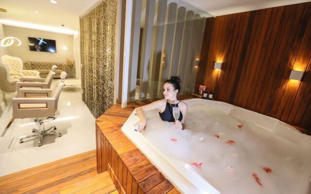 4WOO Hotel
