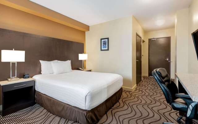 La Quinta Inn & Suites by Wyndham Oshawa