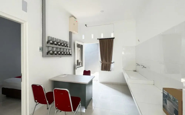 RedDoorz @ Griya Martha Sumber Solo