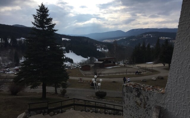 Studio in Villard-de-lans, With Wonderful Mountain View, Balcony and W