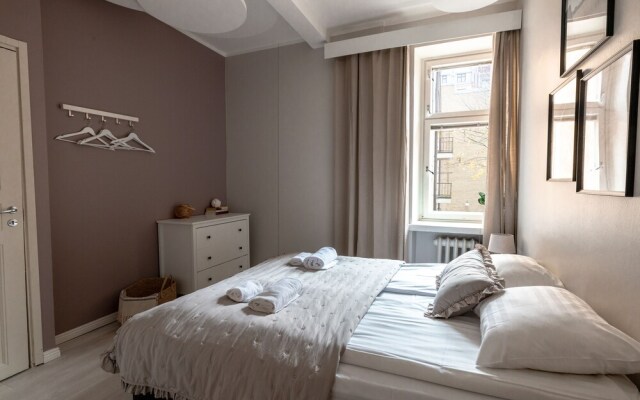 2ndhomes Bright & Spacious 5BR Apartment