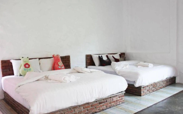 Monoko Porploen Resort Suanphung