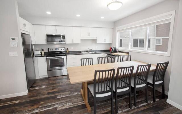 Beautiful South Winnipeg 4 Bdrm 2 Bath Townhouse