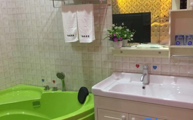 Shizong Sunshine Love Nest Theme Hotel
