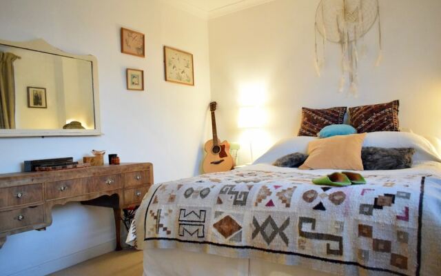 Peaceful 2 Bedroom Flat in West Kensington