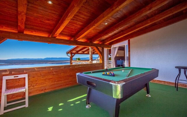 Beautiful Home in Dramalj With Wifi and 2 Bedrooms