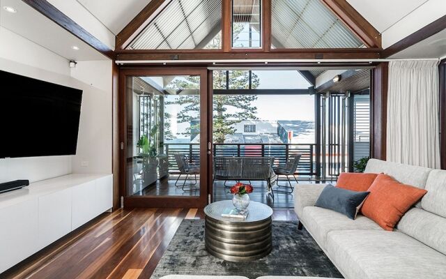Your Luxury Escape - On The Bay 2