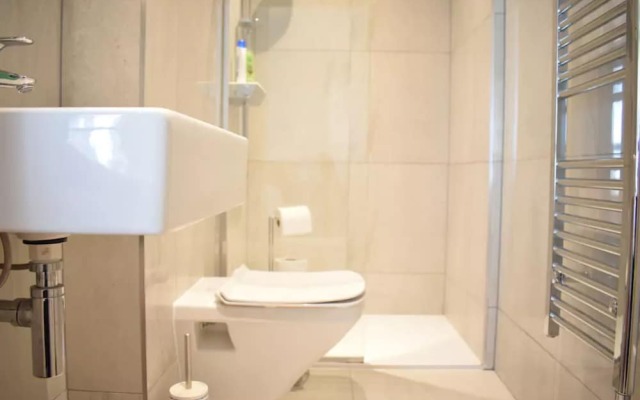 Modern 1 Bedroom With Balcony in Wandsworth