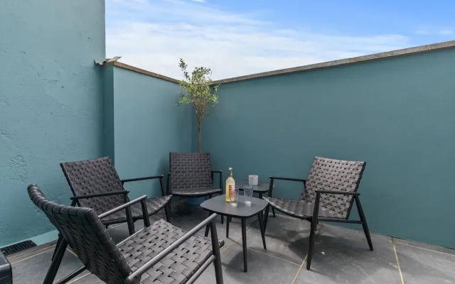 3 Croft House - Beach Front Sea Views Parking