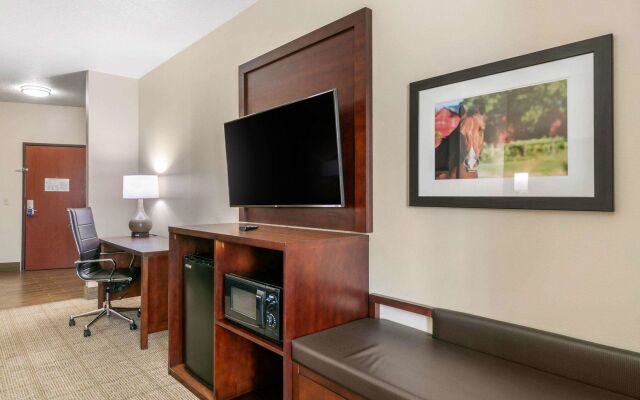 Comfort Suites Hopkinsville near Fort Campbell