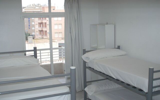 Club Nautico Aguilas - Hostel