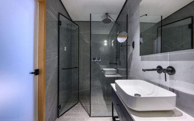Alberto by Isrotel Design