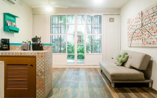Modern & Sexy Downtown Studio