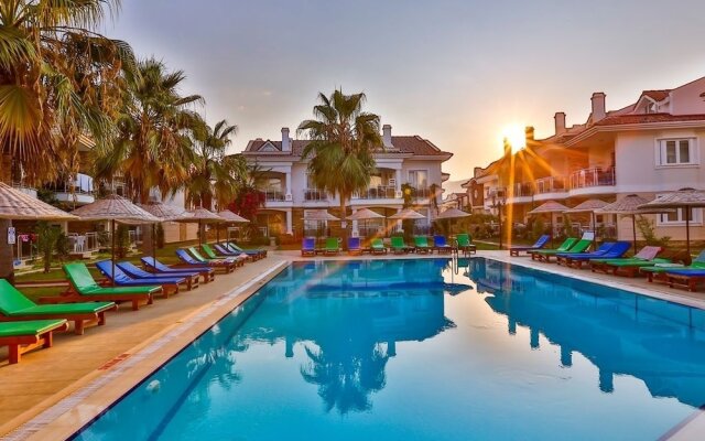 Golden Life Blue Green Residence