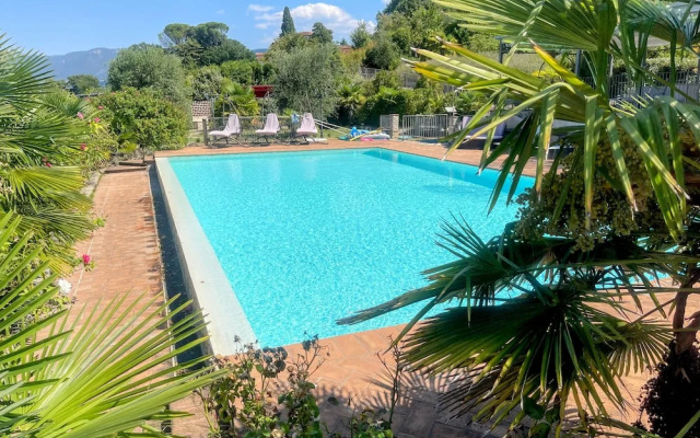 Apt 6 - Magical Grounds With Pool Jacuzzi Sleeps 4