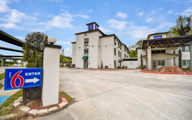 Motel 6 Humble, TX - Houston International Airport