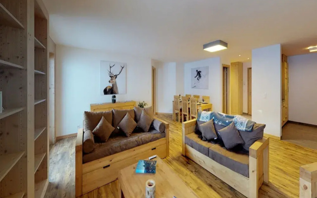 Apartment With Swimming Pool Access