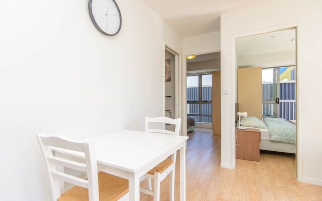 Modern 2 Bedroom Apartment in the CBD