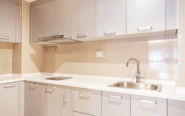 Dalian Yijia Apartment Peace Square